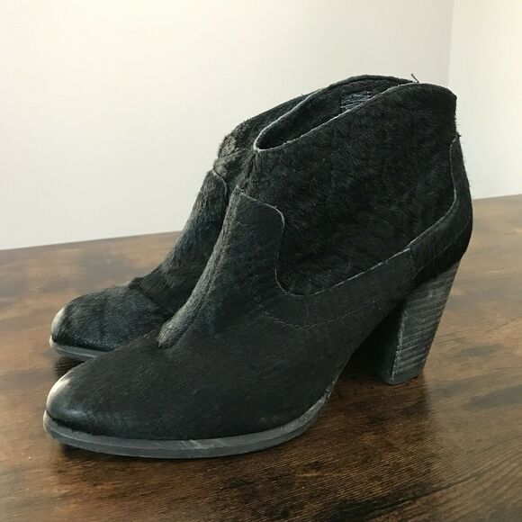 UGG Australia Charlotte Black Calf Hair Ankle Boot - Picture 1 of 11